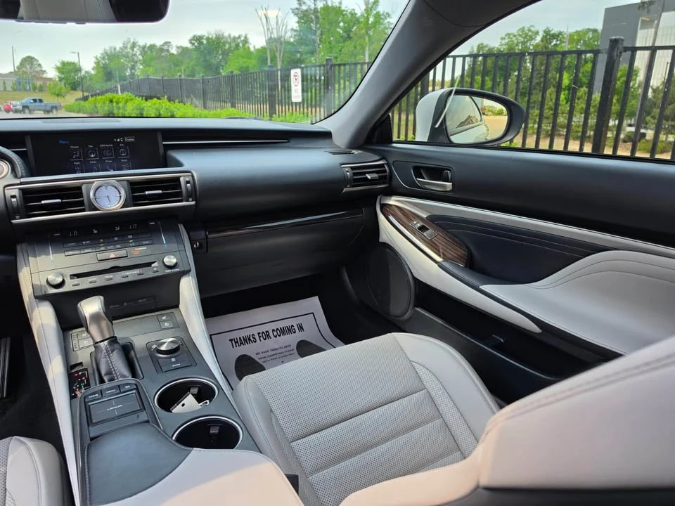 2015 Lexus RC - Image 15 of 19