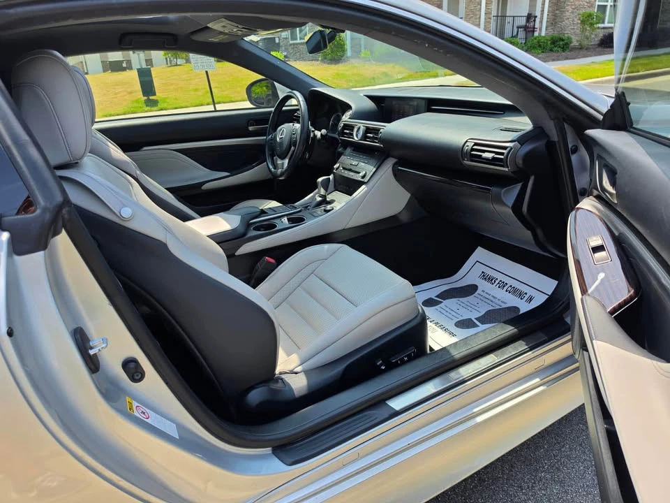 2015 Lexus RC - Image 16 of 19