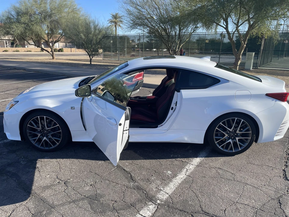 2015 Lexus RC - Image 17 of 31