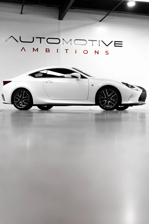 2015 Lexus RC - Image 15 of 31