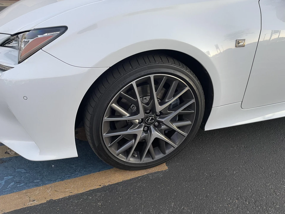 2015 Lexus RC - Image 23 of 31