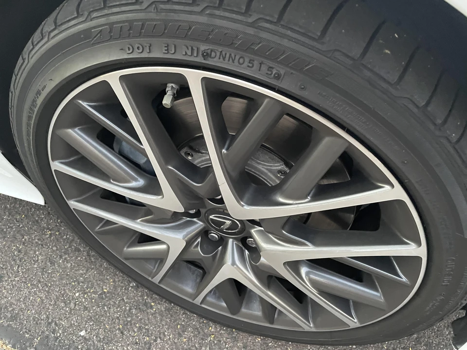 2015 Lexus RC - Image 26 of 31