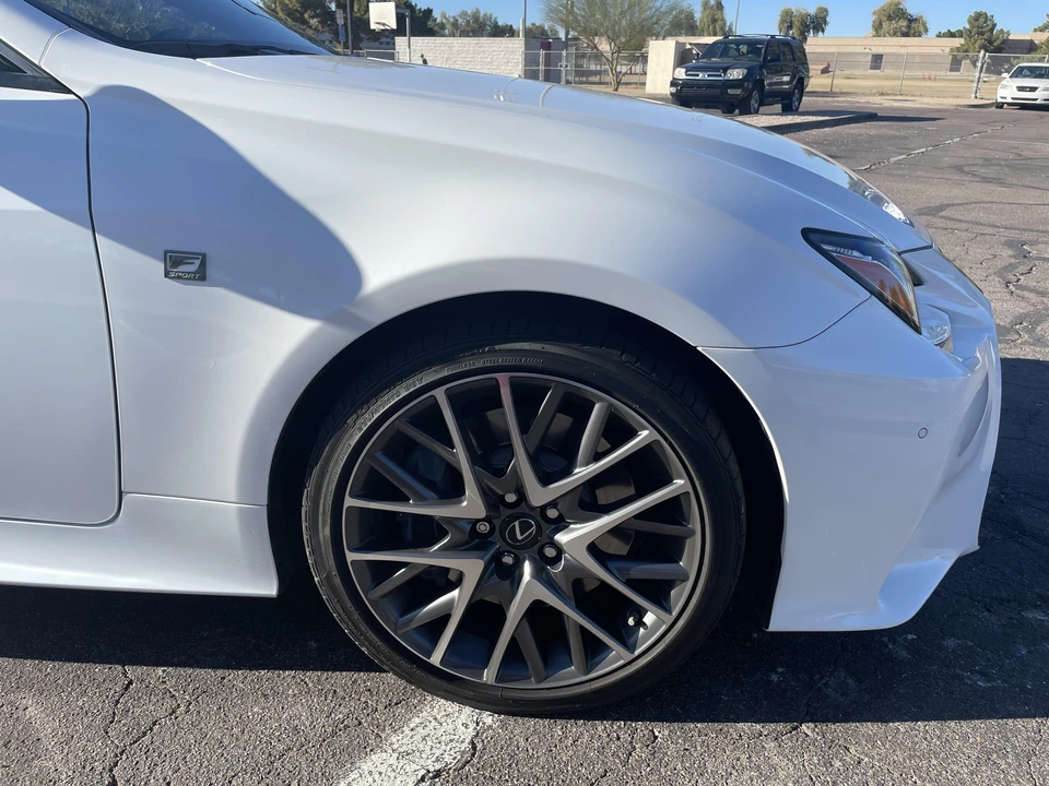 2015 Lexus RC - Image 28 of 31