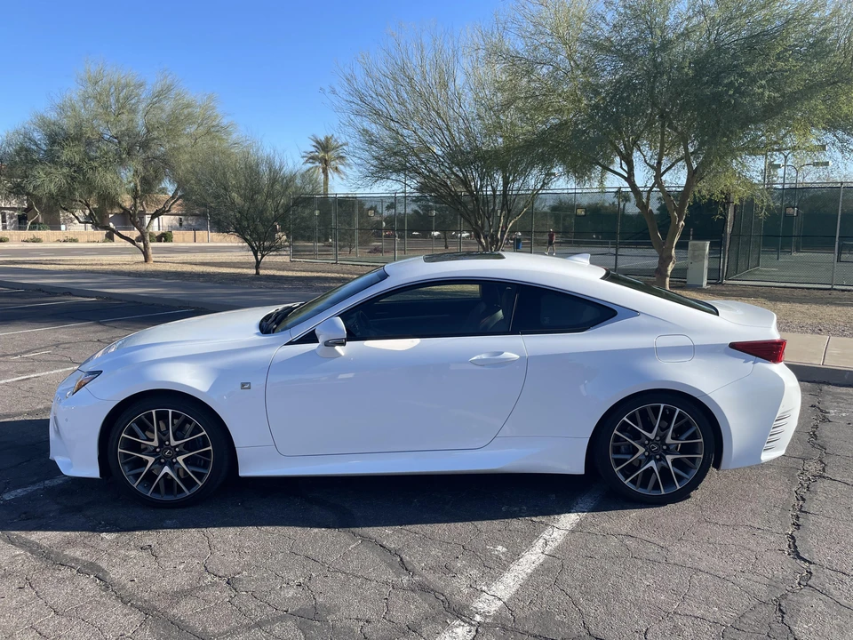 2015 Lexus RC - Image 9 of 31