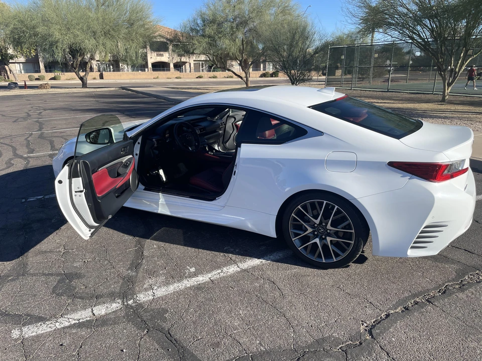 2015 Lexus RC - Image 18 of 31