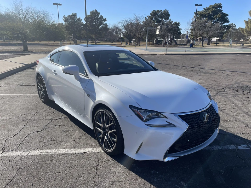 2015 Lexus RC - Image 16 of 31