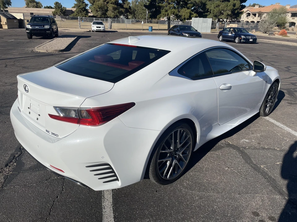2015 Lexus RC - Image 12 of 31