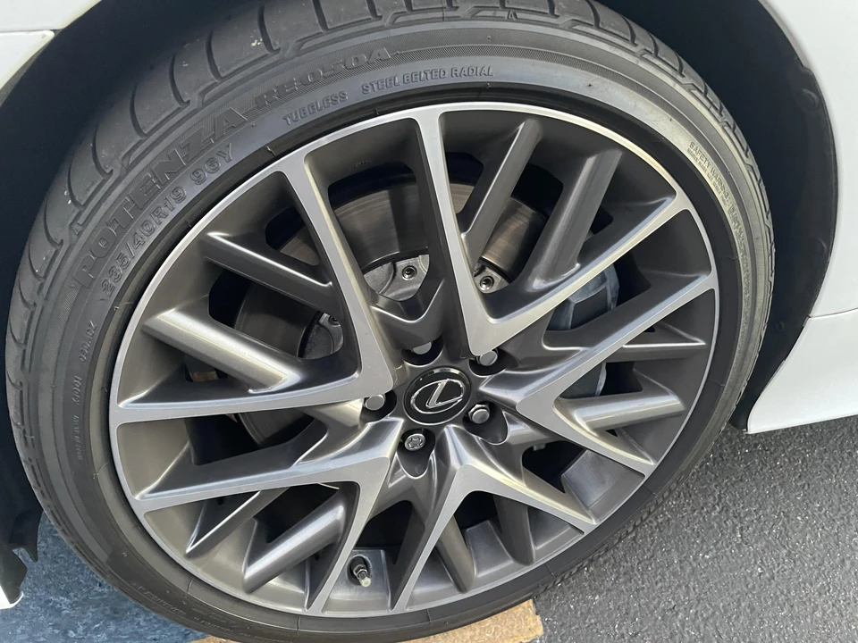 2015 Lexus RC - Image 25 of 31