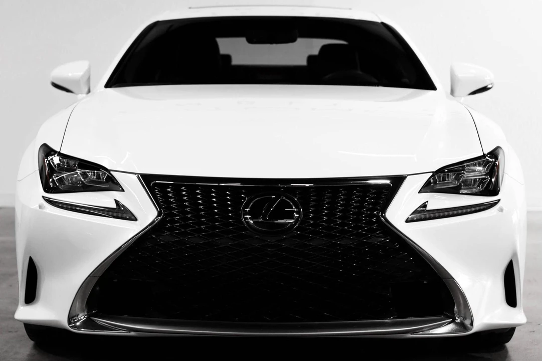 2015 Lexus RC - Image 2 of 31