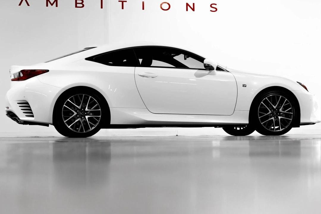 2015 Lexus RC - Image 14 of 31
