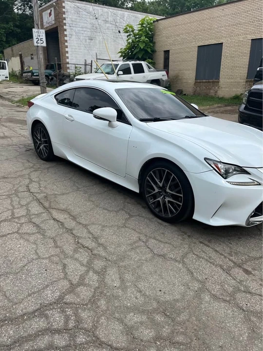 2015 Lexus RC - Image 2 of 4