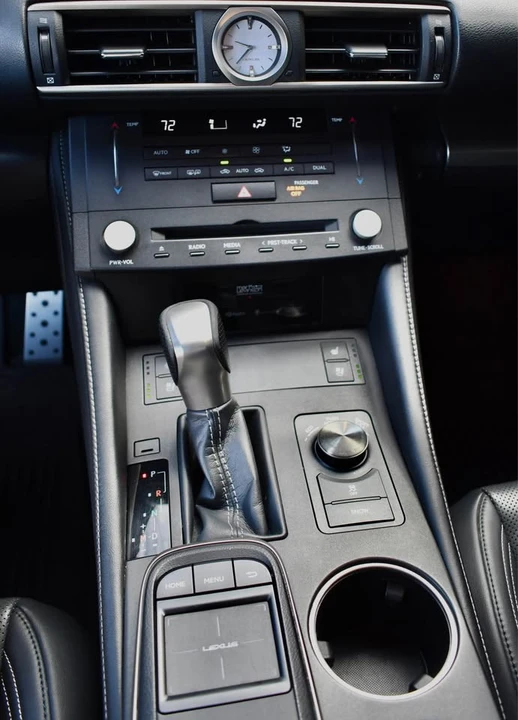 2015 Lexus RC - Image 12 of 20