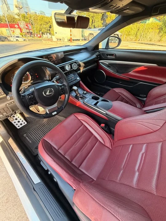 2015 Lexus RC - Image 2 of 13
