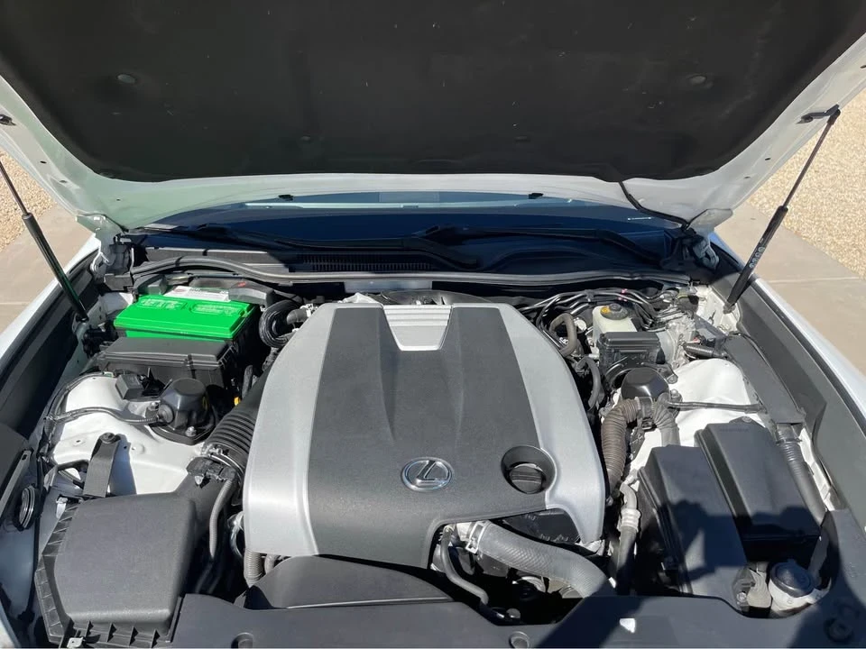 2015 Lexus RC - Image 16 of 18