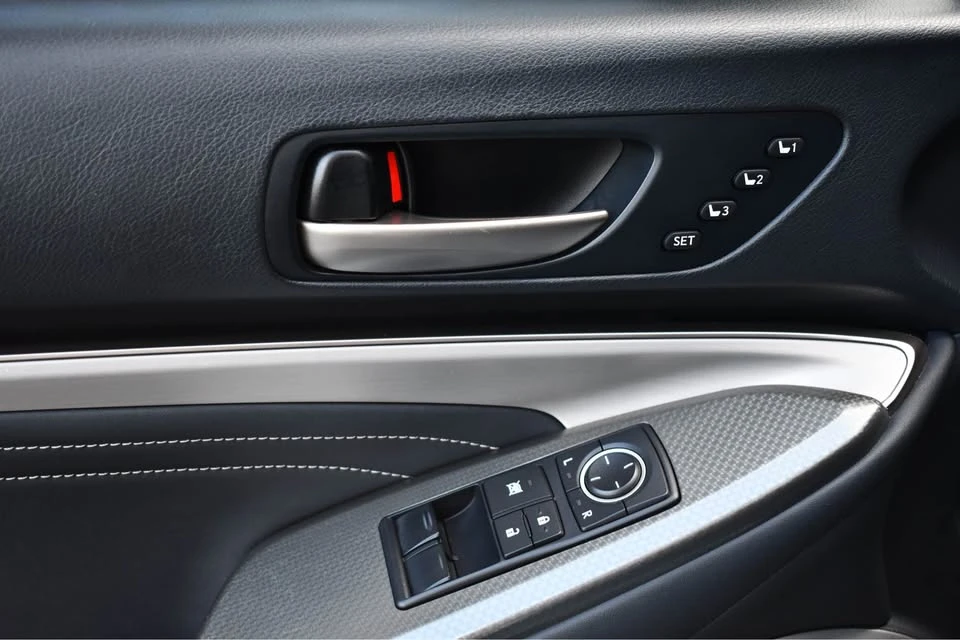 2015 Lexus RC - Image 11 of 20