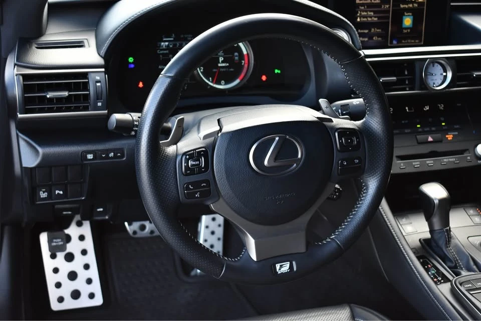 2015 Lexus RC - Image 8 of 20