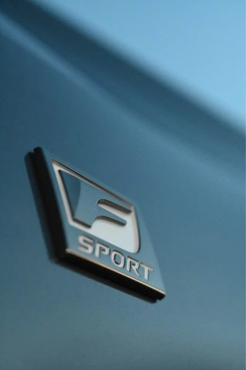 2015 Lexus RC - Image 17 of 20