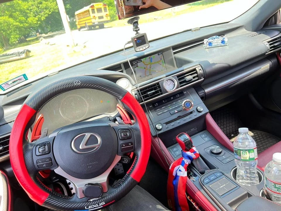 2015 Lexus RC - Image 10 of 20