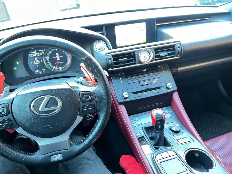 2015 Lexus RC - Image 15 of 20
