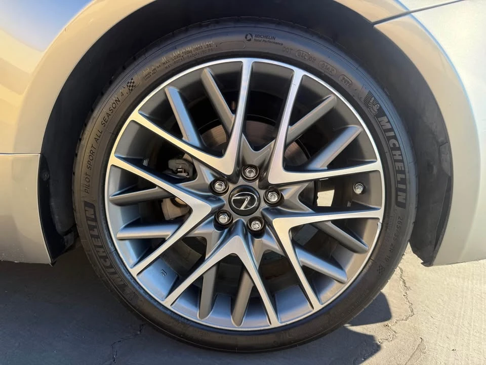 2015 Lexus RC - Image 9 of 20
