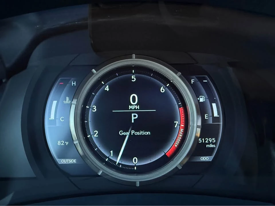 2015 Lexus RC - Image 11 of 20