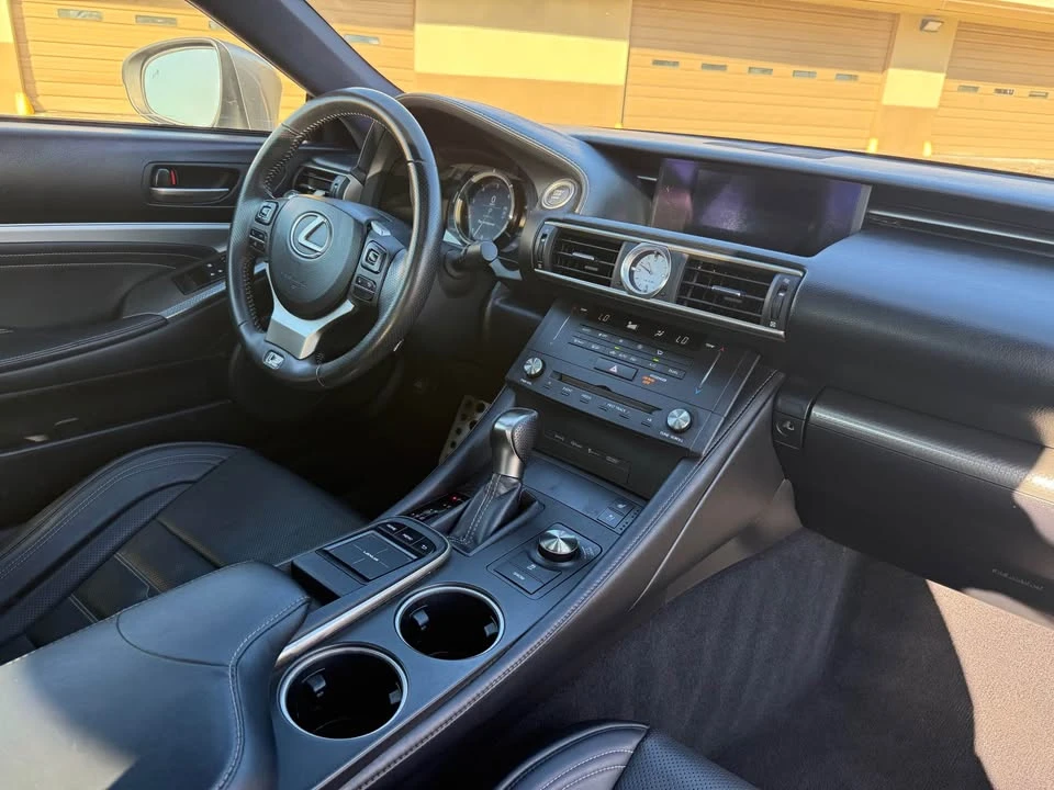 2015 Lexus RC - Image 16 of 20