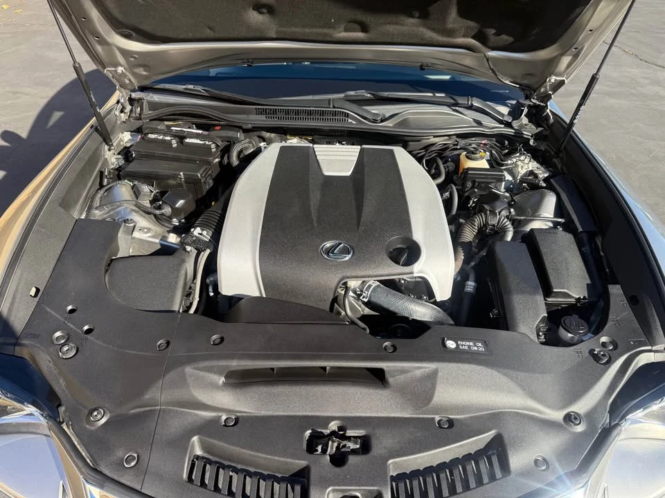 2015 Lexus RC - Image 10 of 20