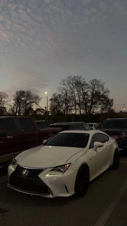 2015 Lexus RC - Image 2 of 10