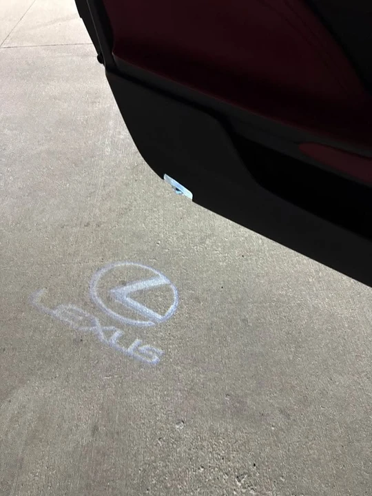 2015 Lexus RC - Image 4 of 10