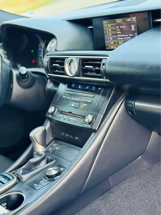 2015 Lexus RC - Image 13 of 20