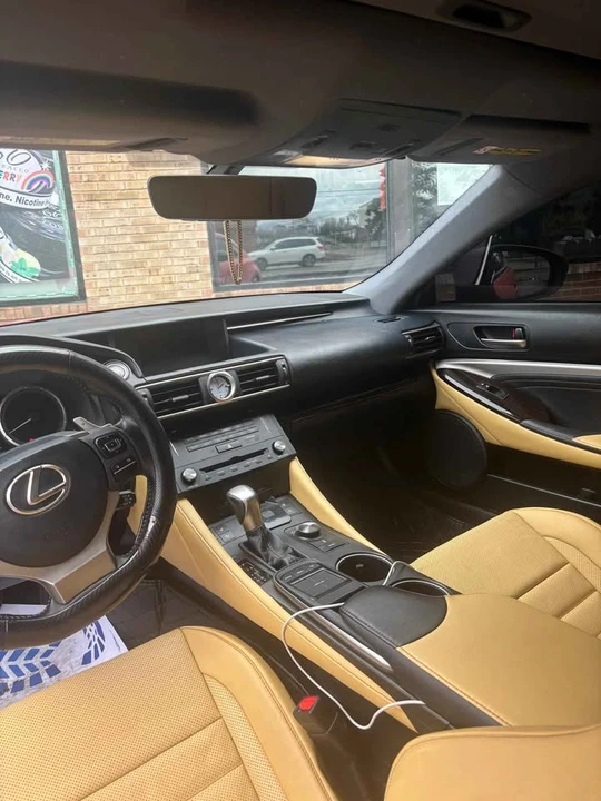 2015 Lexus RC - Image 10 of 12