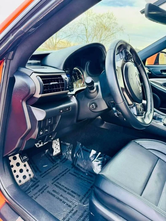 2015 Lexus RC - Image 19 of 20