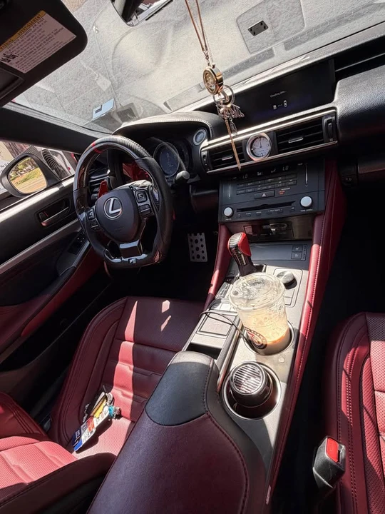 2015 Lexus RC - Image 10 of 19