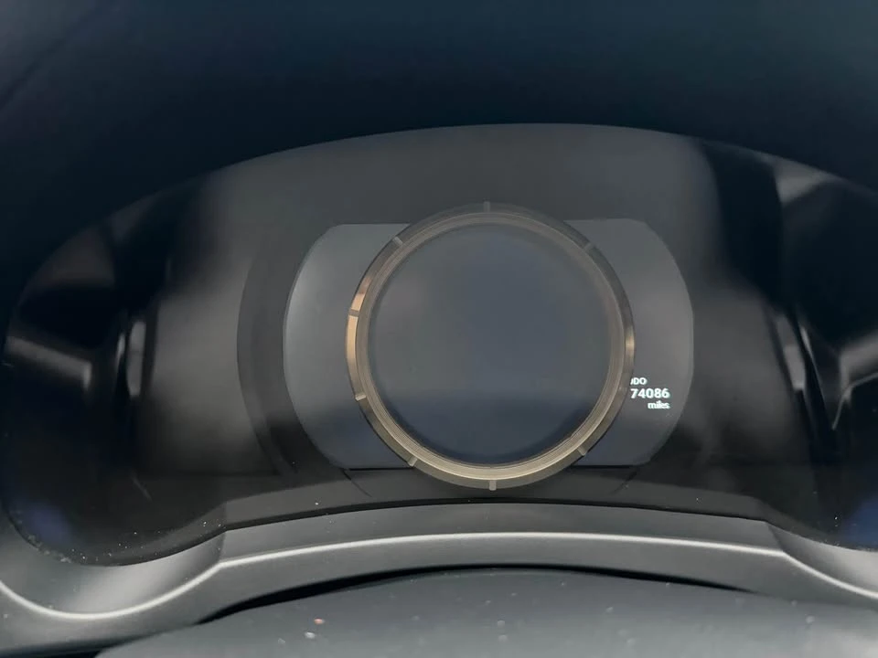2015 Lexus RC - Image 16 of 19