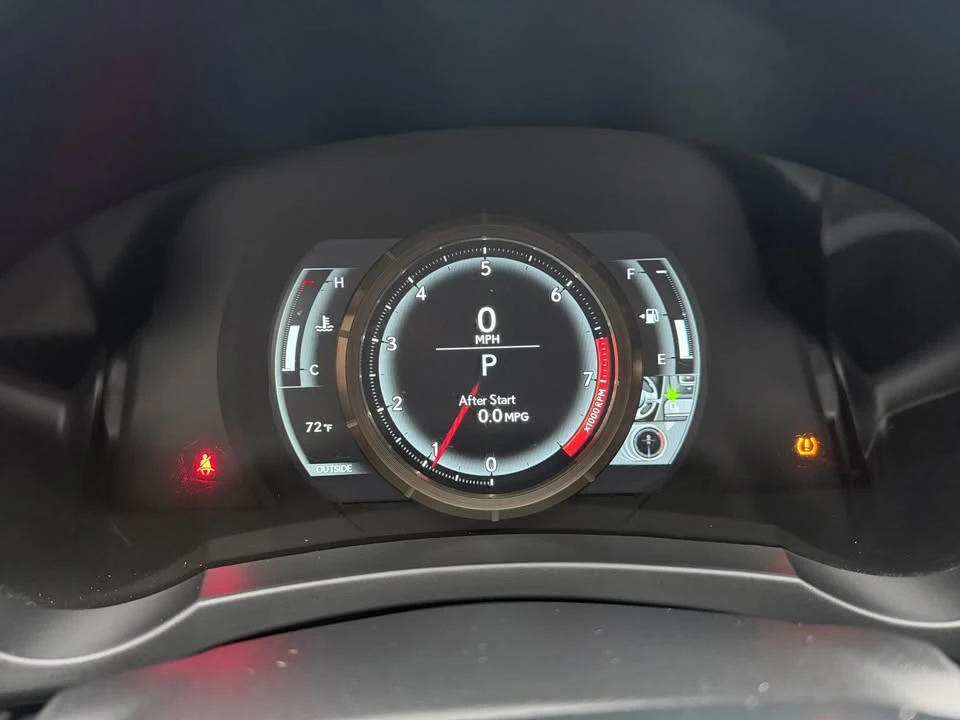 2015 Lexus RC - Image 17 of 19