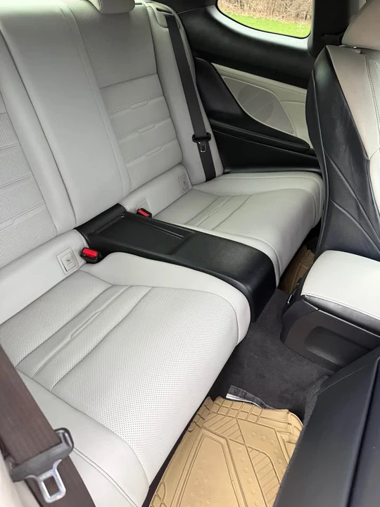 2015 Lexus RC - Image 11 of 19
