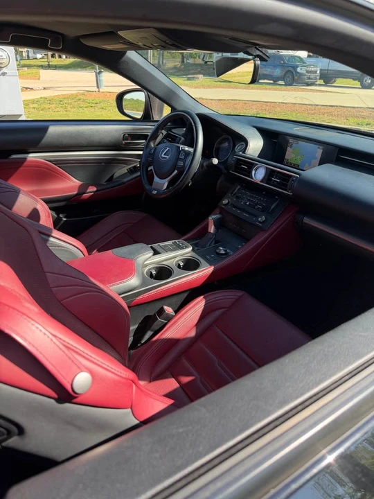 2015 Lexus RC - Image 13 of 20
