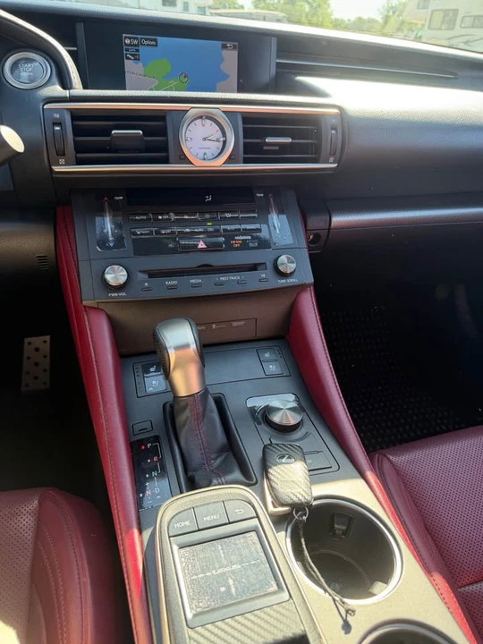 2015 Lexus RC - Image 17 of 20