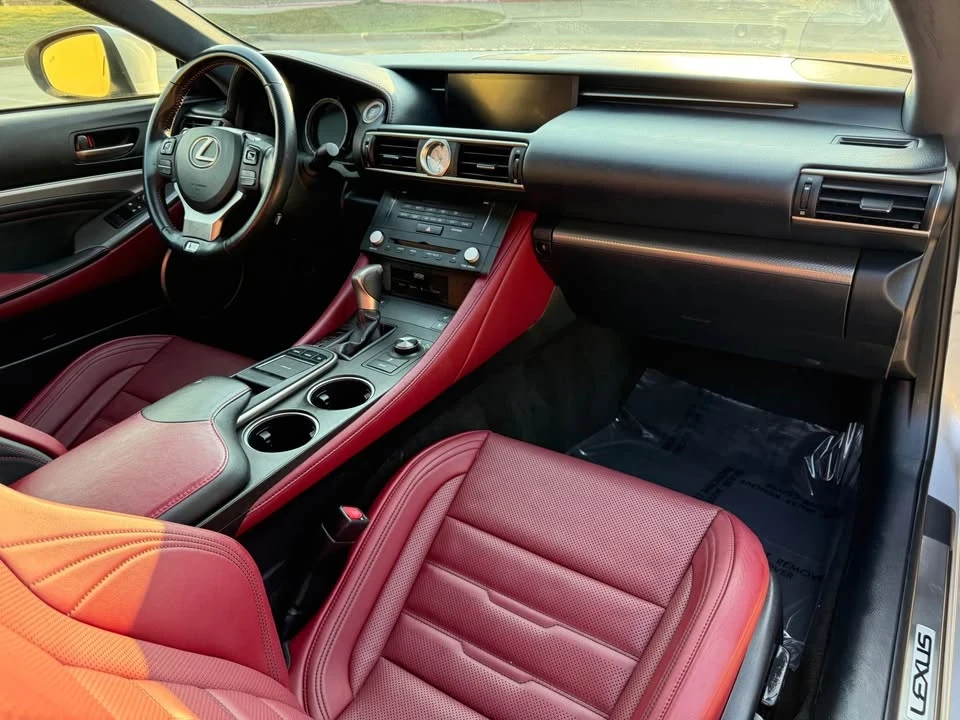 2015 Lexus RC - Image 10 of 12