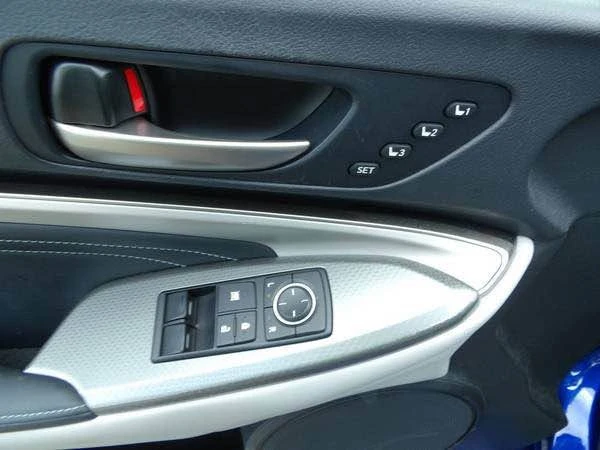 2015 Lexus RC - Image 11 of 19