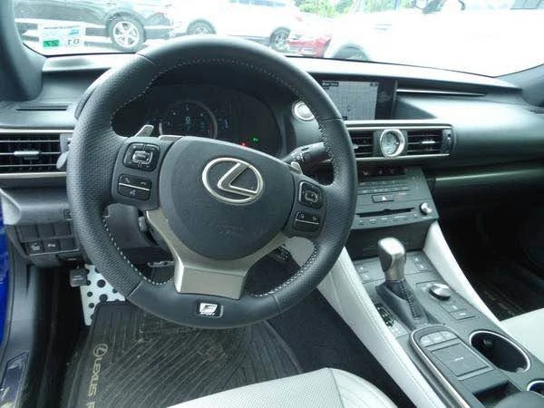 2015 Lexus RC - Image 12 of 19