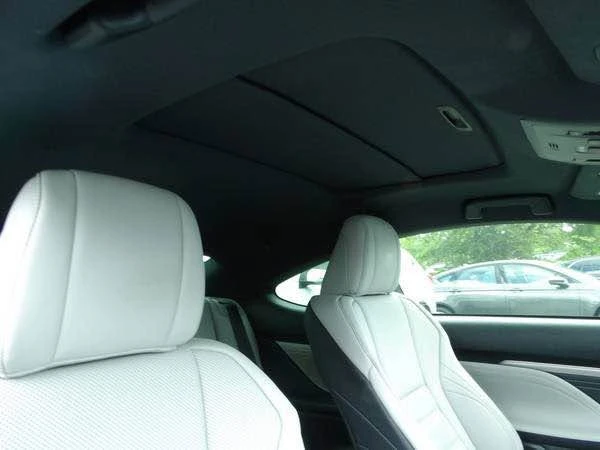 2015 Lexus RC - Image 9 of 19
