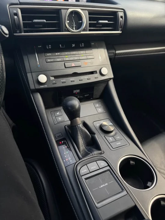 2015 Lexus RC F - Image 16 of 20