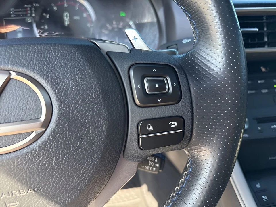 2015 Lexus RC F - Image 16 of 31