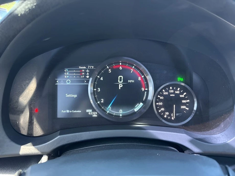 2015 Lexus RC F - Image 23 of 31