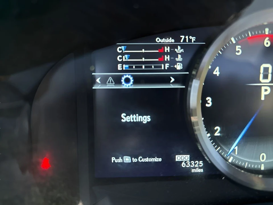 2015 Lexus RC F - Image 24 of 31