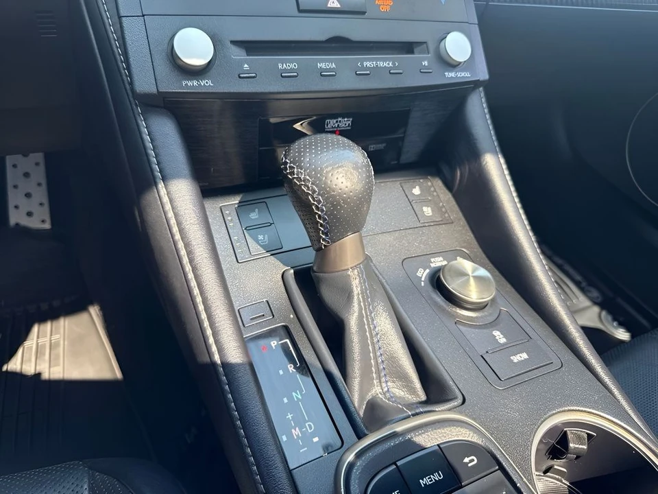 2015 Lexus RC F - Image 14 of 29