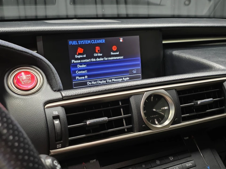 2015 Lexus RC F - Image 24 of 31