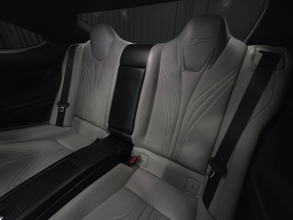 2015 Lexus RC F - Image 29 of 31