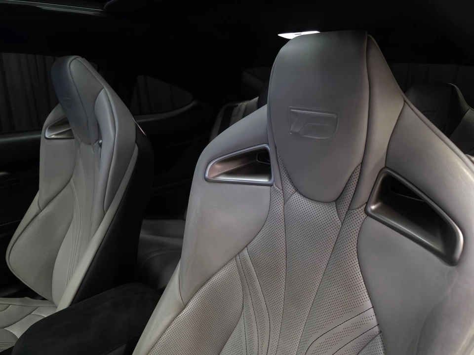 2015 Lexus RC F - Image 19 of 31